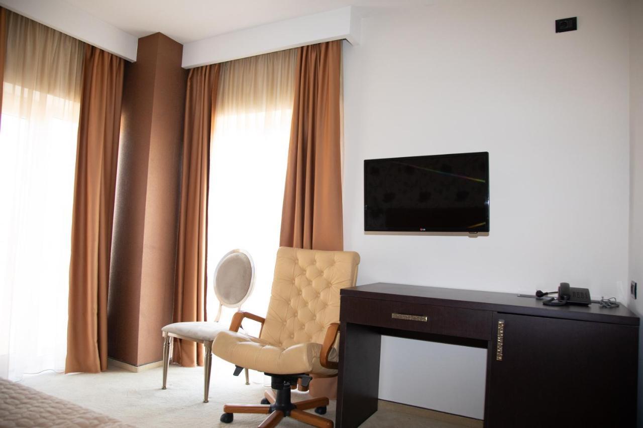 Hotel Palace Severin Drobeta Turnu Severin Ngoại thất bức ảnh