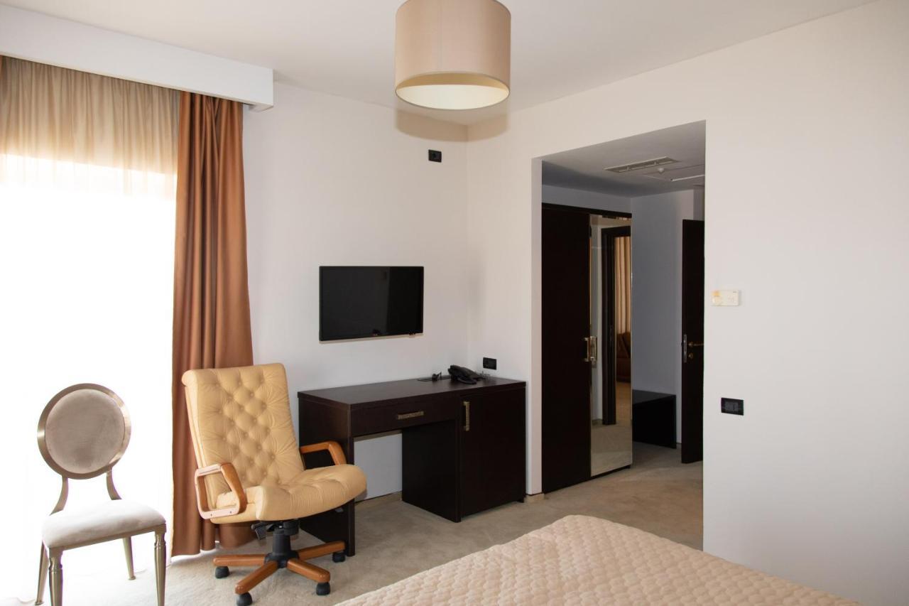 Hotel Palace Severin Drobeta Turnu Severin Ngoại thất bức ảnh